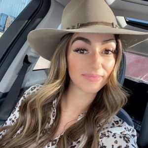 Meet your Posher, Danielle